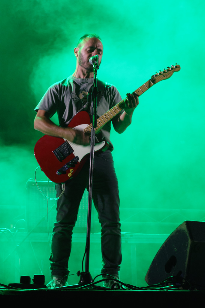 Porfi. Guitarra y voz principal